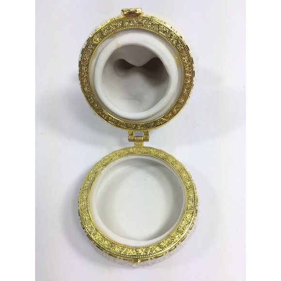 Trinket Box Porcelain Hinged Little Girl in Snow Suit Unmarked - Picture 5 of 7